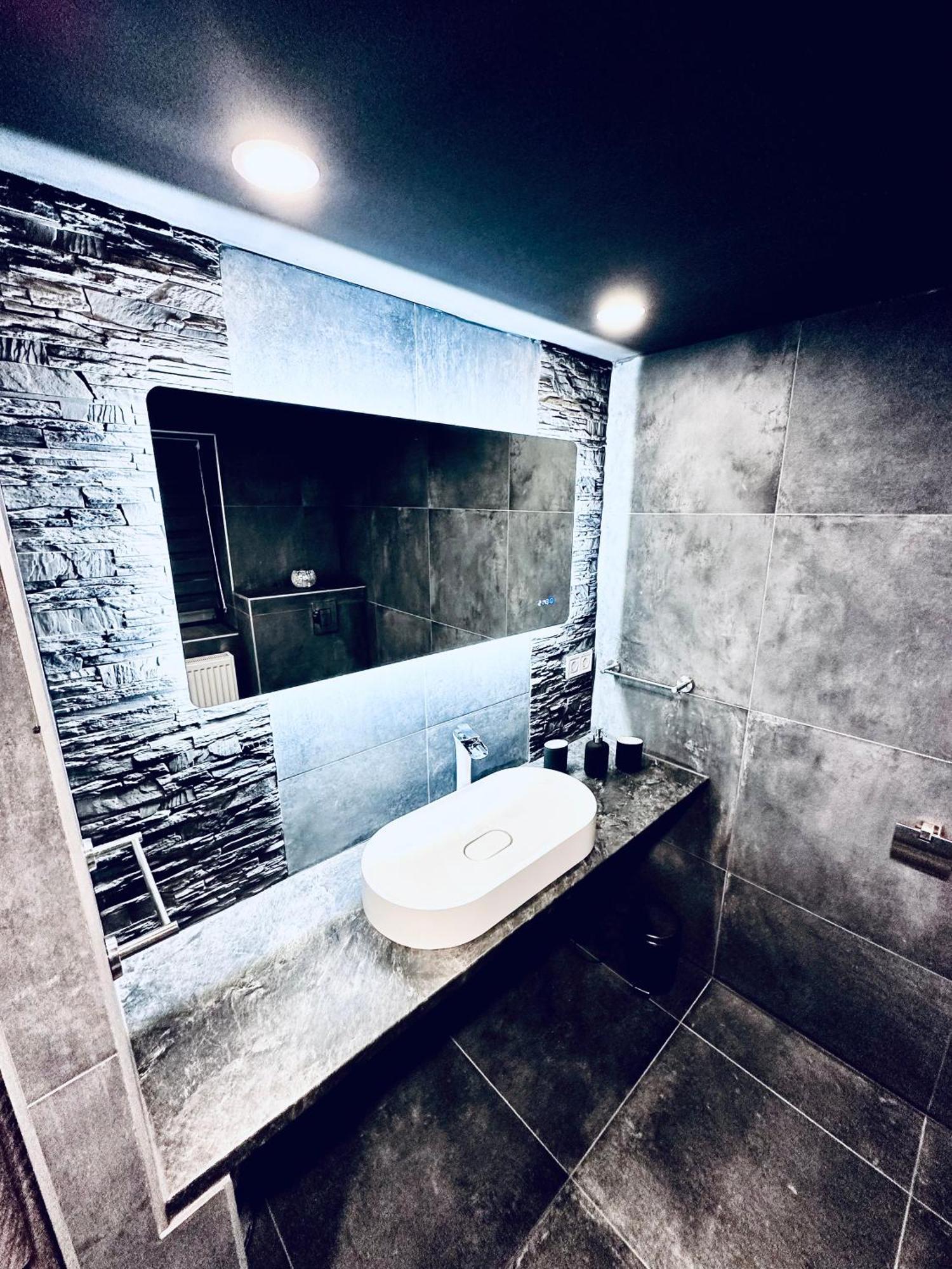 Trendy House 65 * Karacsond